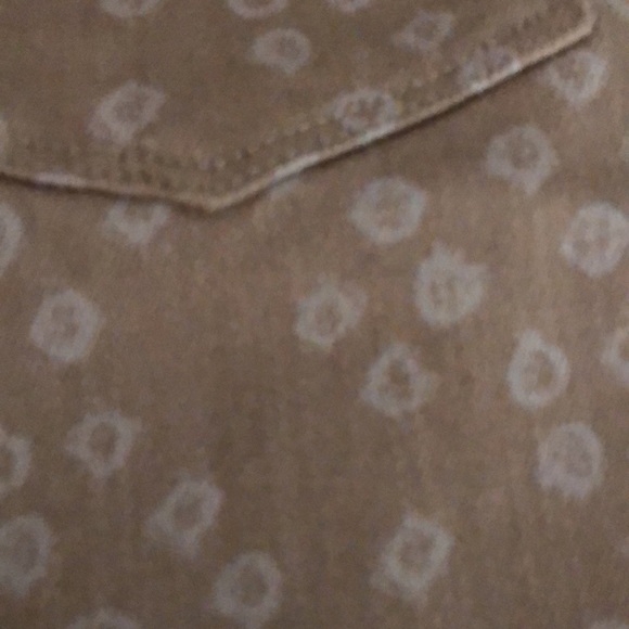 LEVI’S size 12 tan & white Jean shorts never worn - Picture 8 of 8